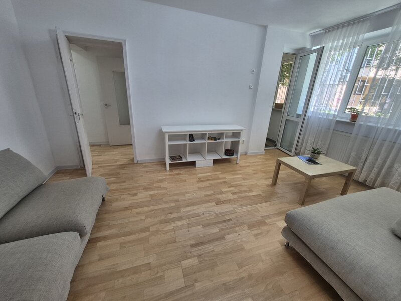 Dorobanti, str.Londra, balcon,loc parcare suprateran inclus