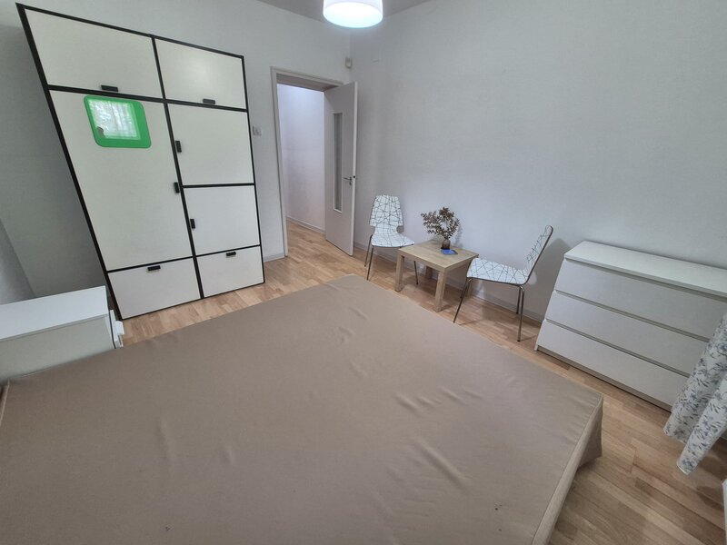 Dorobanti, str.Londra, balcon,loc parcare suprateran inclus